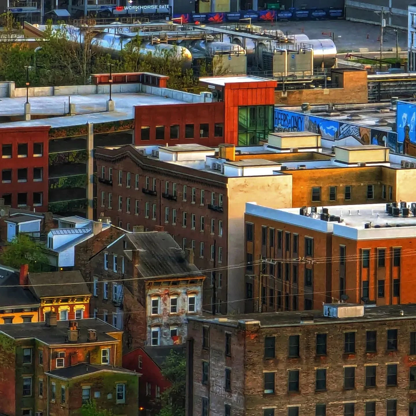 Mix and match.....
.
.
.
.
.
.
#vpht_art #ohio #cinci #cincinnati #otr #overtherhine #photography #urbanphotography #architecturephotography #buildingphotography #downtown #buildings #oldbuilding #newbuilding