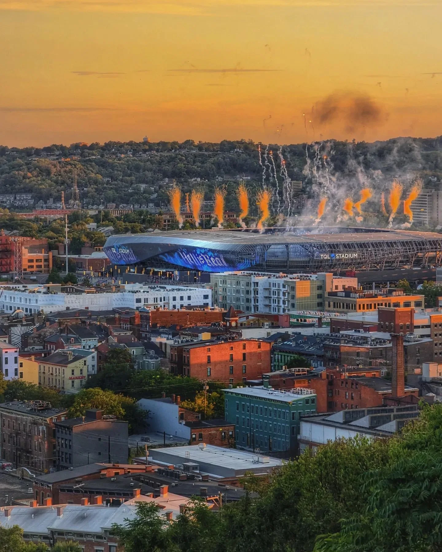Hell is Real! Hahah. Got up the hill just in time for sunset and the kick off.
.
.
.
.
.
 .
#vpht_art #cincinnatiphotographer #ohio #cincinnati #cincy #photography #landscapephotography #urbanphotography #sunsetphotography #sunset #tqlstadium #overth
