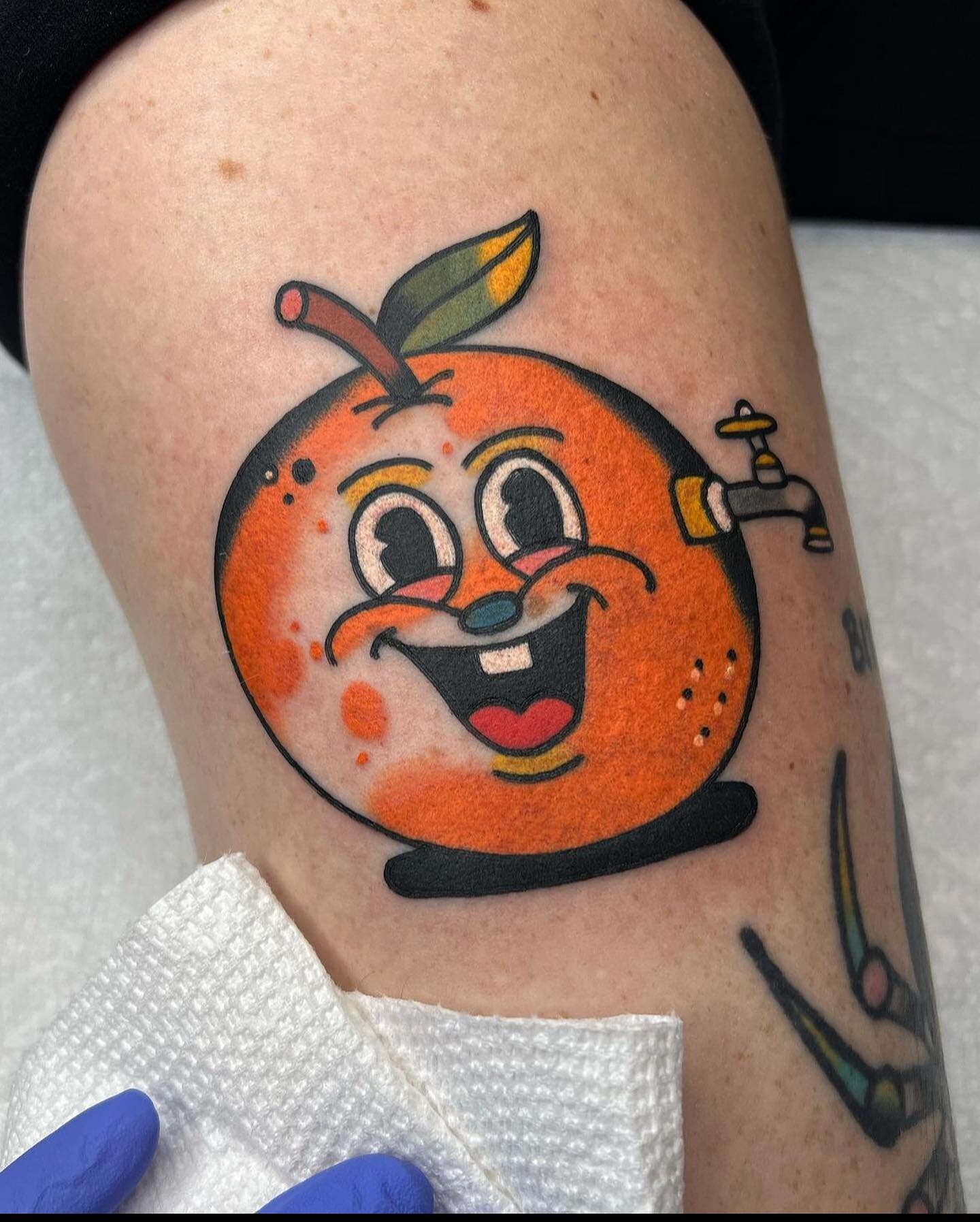 ✨ 🍊🍺 by @matteomoyer_✨

We are stoked to have him guesting with us for the remainder of November!! Hit him up for any open spots on this trip or for his next trip back! 

#tattoo #tattoos #traditionaltattoo #traditionaltattoos #traditionalart #colo