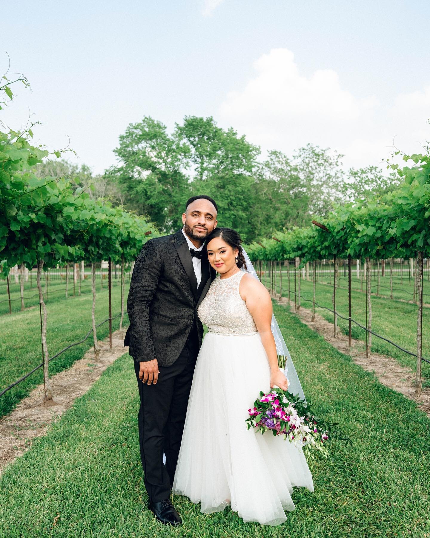 Courtland + Carissa&rsquo;s wedding day was full of intentional details that highlighted their love of travel and each other! 💜