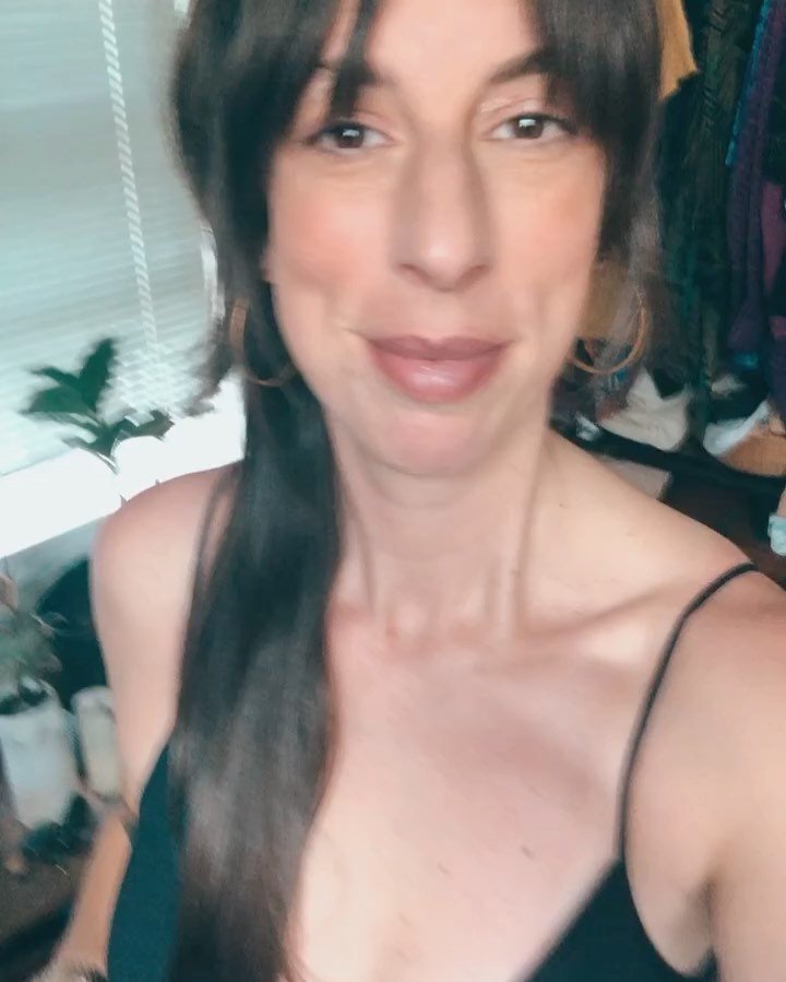 Yesterday we gathered. 👯&zwj;♀️👯👯&zwj;♂️

While full moons are always a great time to shed, the energy of this moon specifically was inviting us to go deep and say goodbye to the parts of ourselves|behaviours|mindsets that keep us from our truest,
