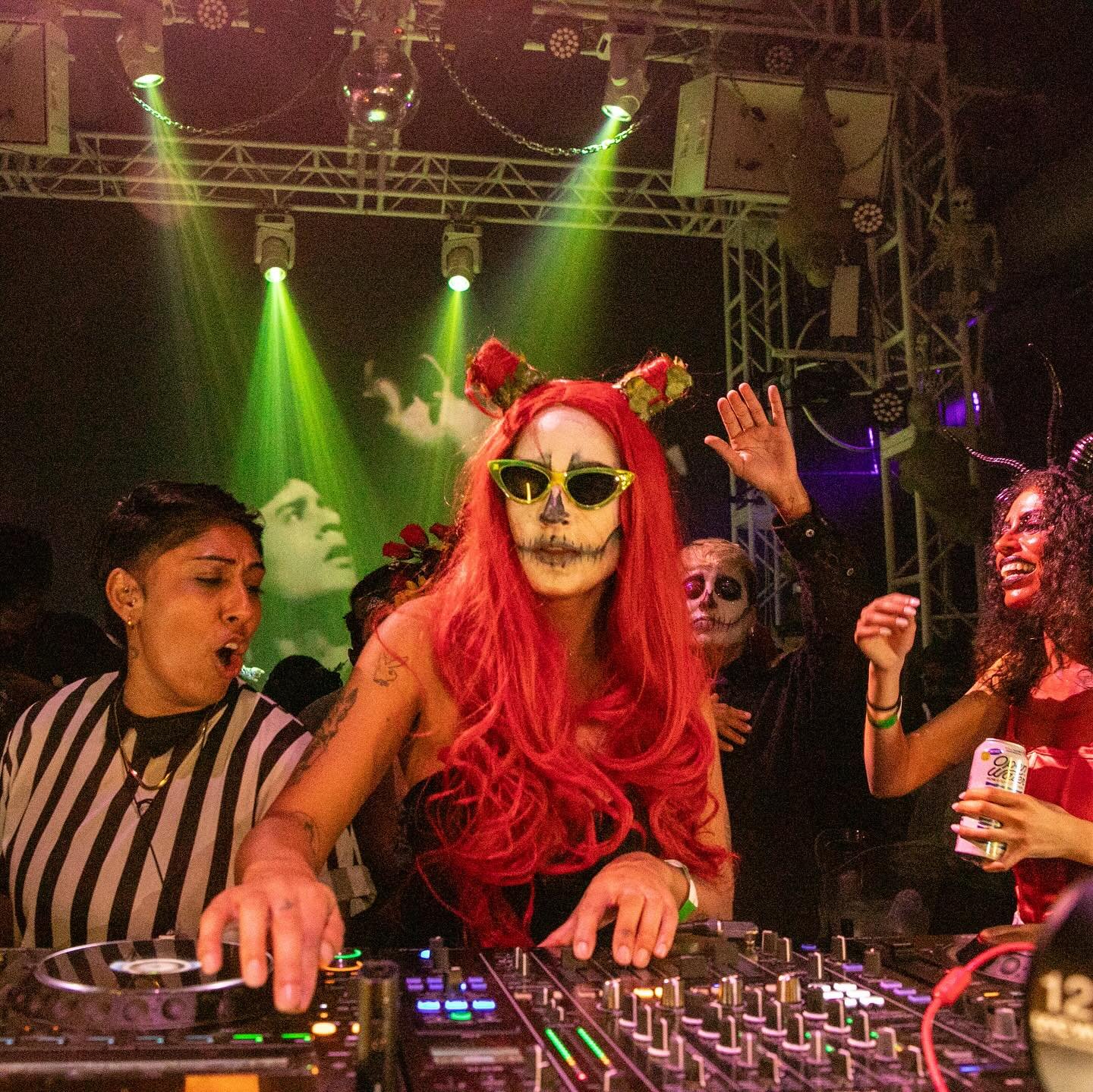 damn how are we halfway through November already?! Anyway @nonazar.la Halloween x Diwali x D&iacute;a de los Muertos was LIT

Me + @sim_simmmmma kinda ate that 💀 (thanks to the amazing makeup by @dreh_jimenez_m.u.a_photo)

also the sets&hellip;. Whe