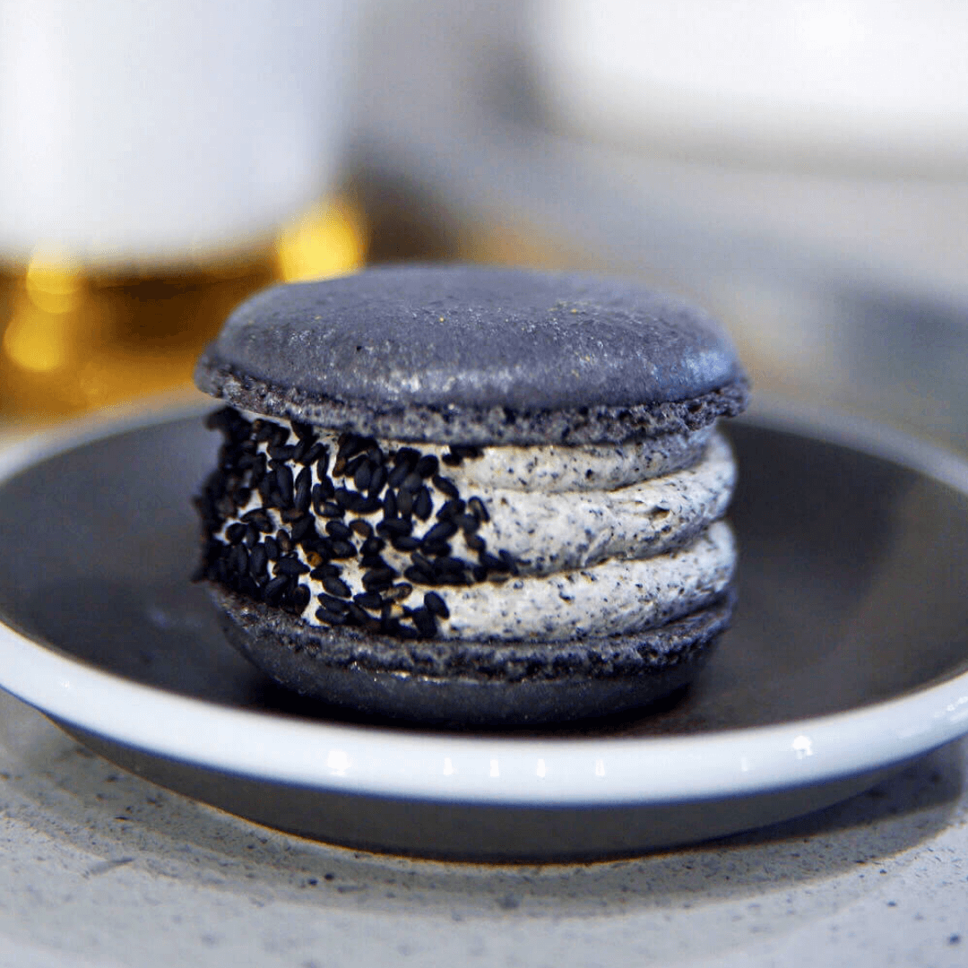 best-toronto-macarons-thesocialblend-blacksesame.png