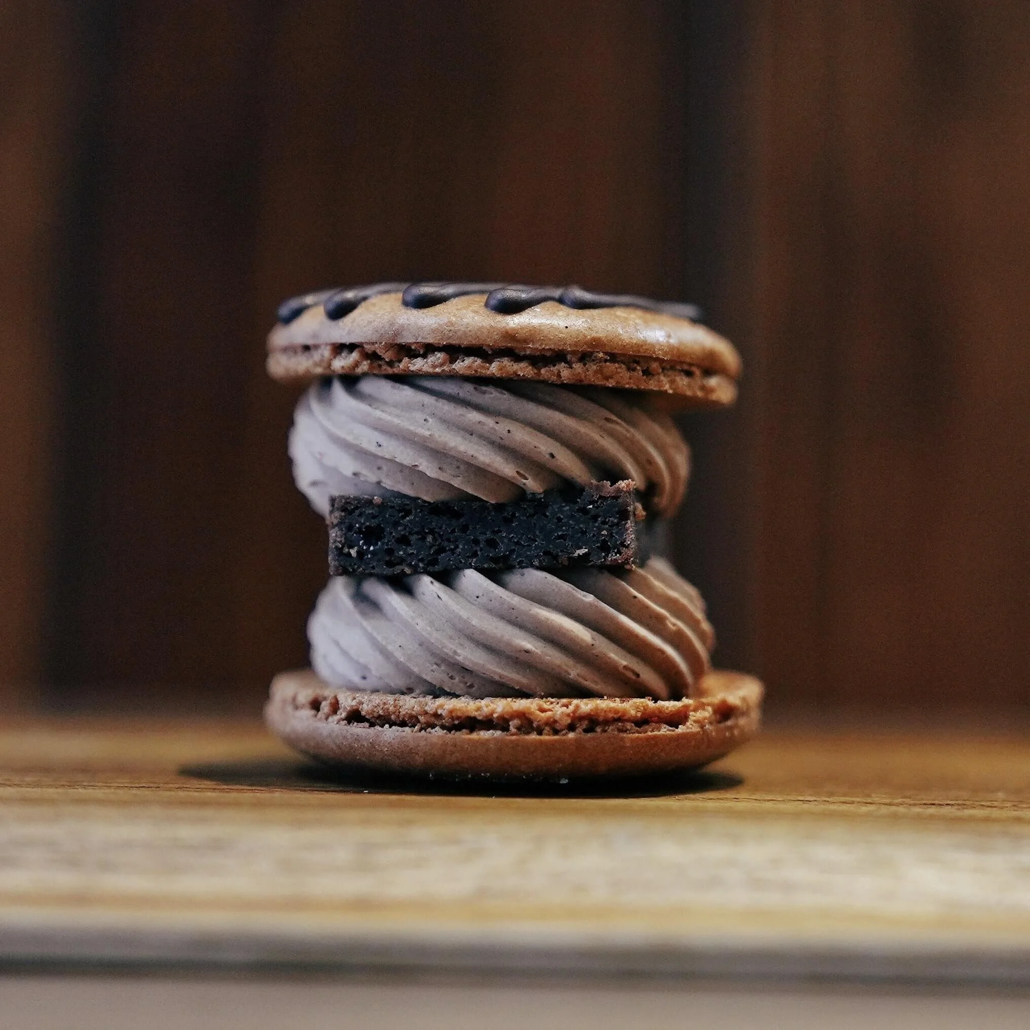 best-toronto-macarons-thesocialblend-blacksesame.png