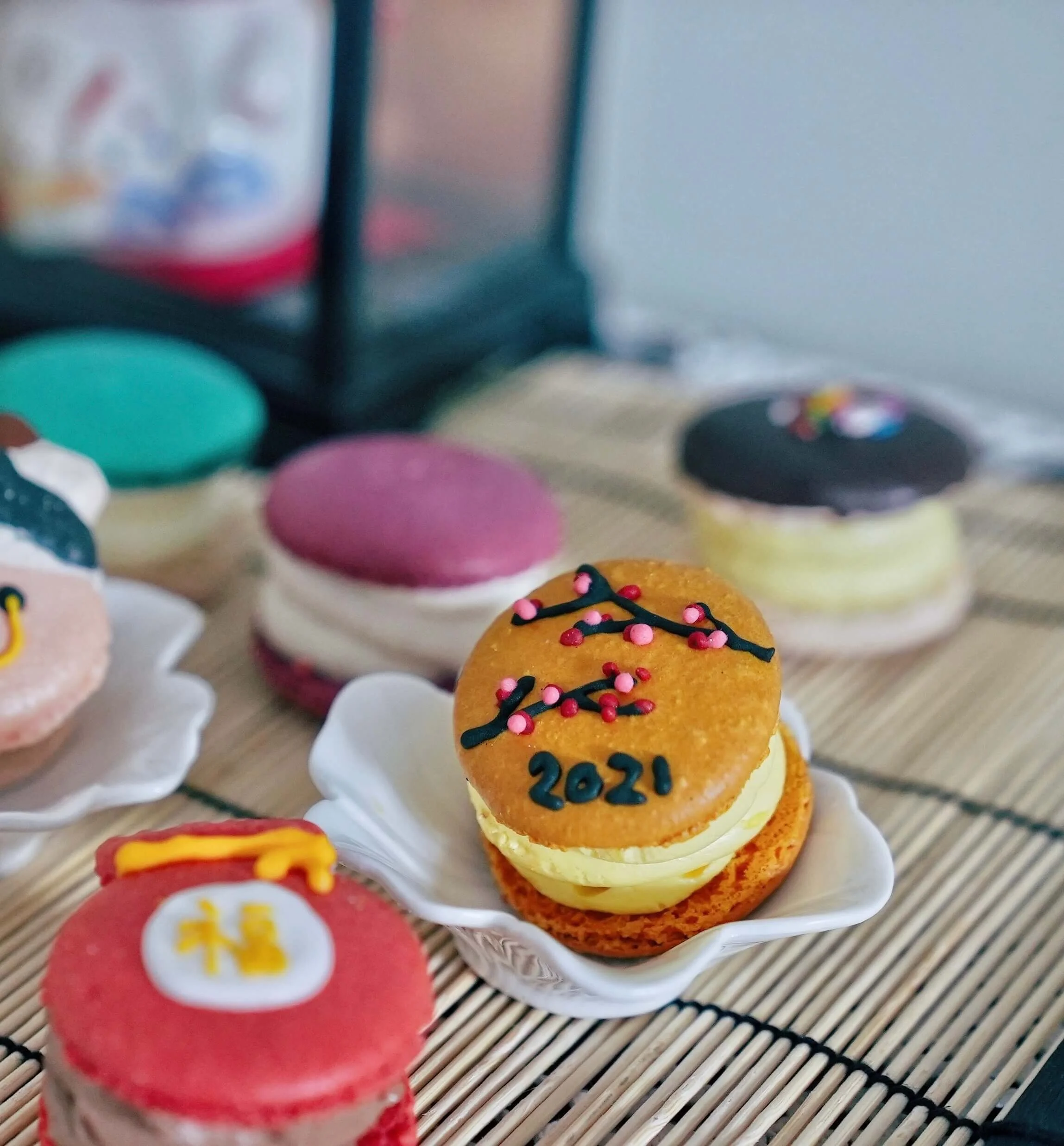 plum blossom macaron (1).jpg