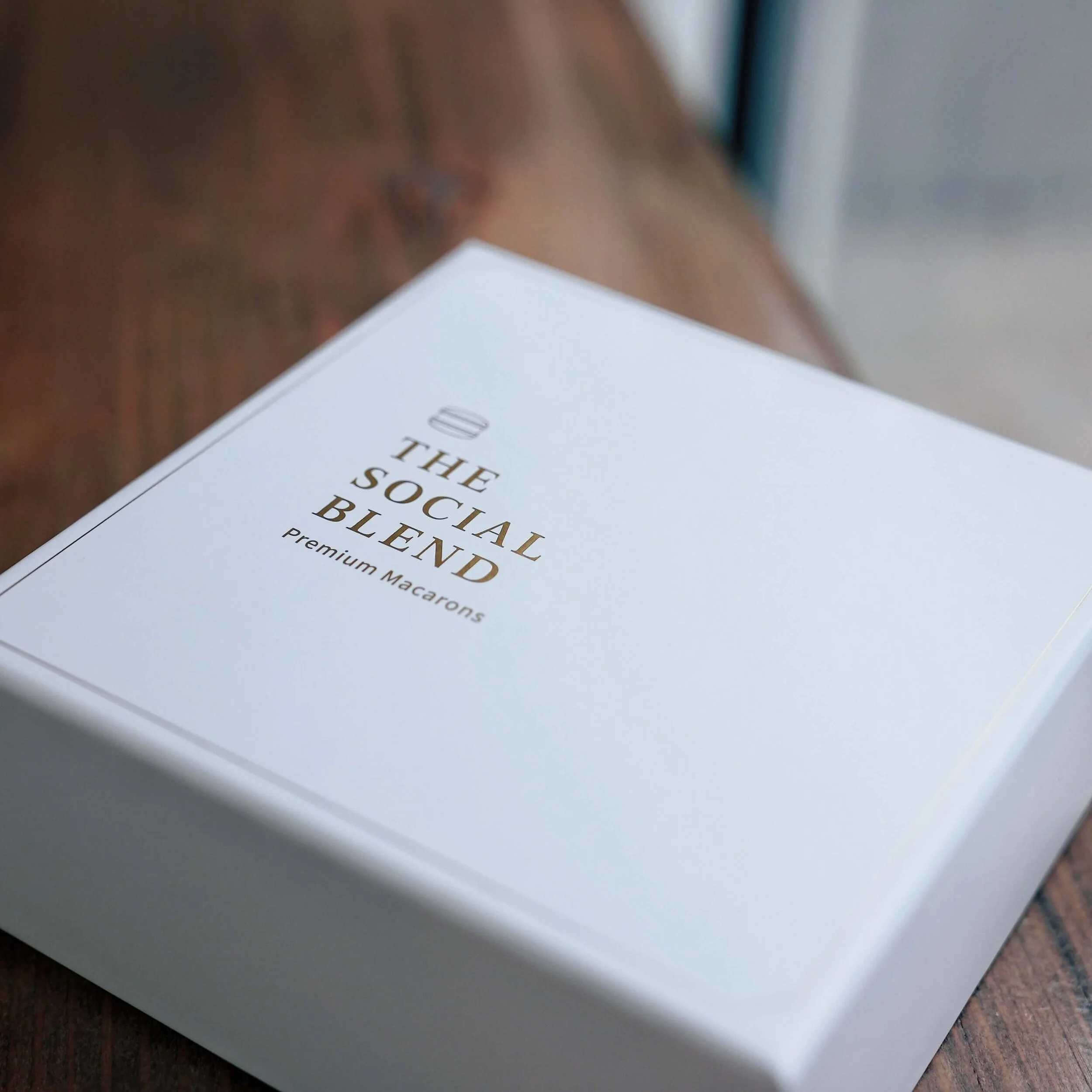 premium-macaron-box-thesocialblend-1.jpeg
