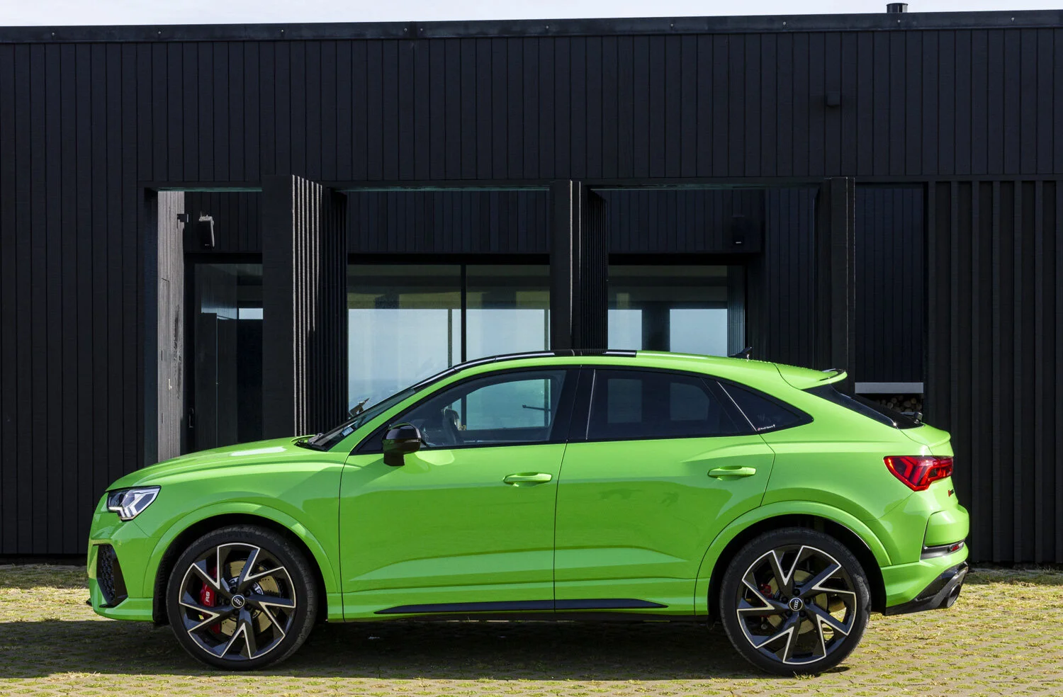 audi s mean green rs q3 machine