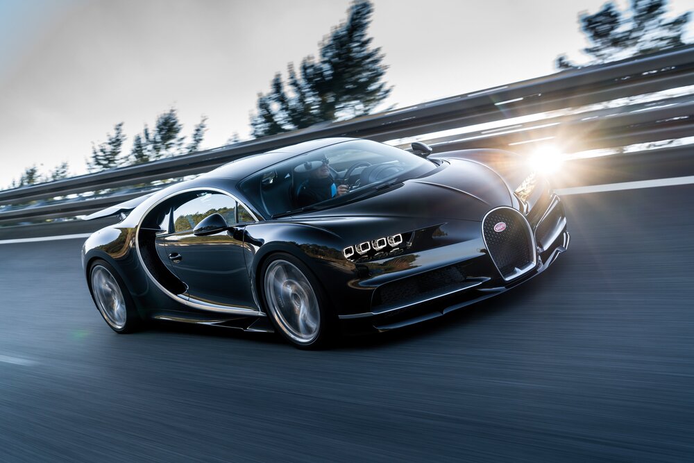 Hãy cùng chiêm ngưỡng hình ảnh đẳng cấp của Bugatti Chiron - siêu xe được đánh giá là tuyệt tác của nghệ thuật và công nghệ. Với thiết kế tối ưu và động cơ V16 cực mạnh mẽ, Bugatti Chiron sẽ khiến bạn phải trầm trồ ngưỡng mộ.