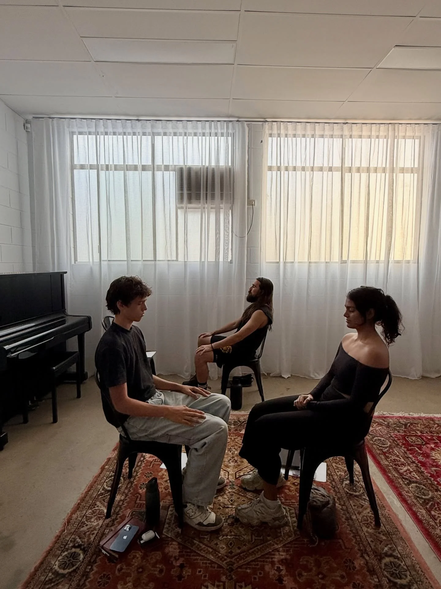 Some #BTS stills from Deep Dive 2.0 with @joel.pierce ✨ what a magical couple day with our artists 🖤 thank you to all the actors who attended! We&rsquo;re excited for how this process will change the way you work! 

#actor #acting #actingclass #deep