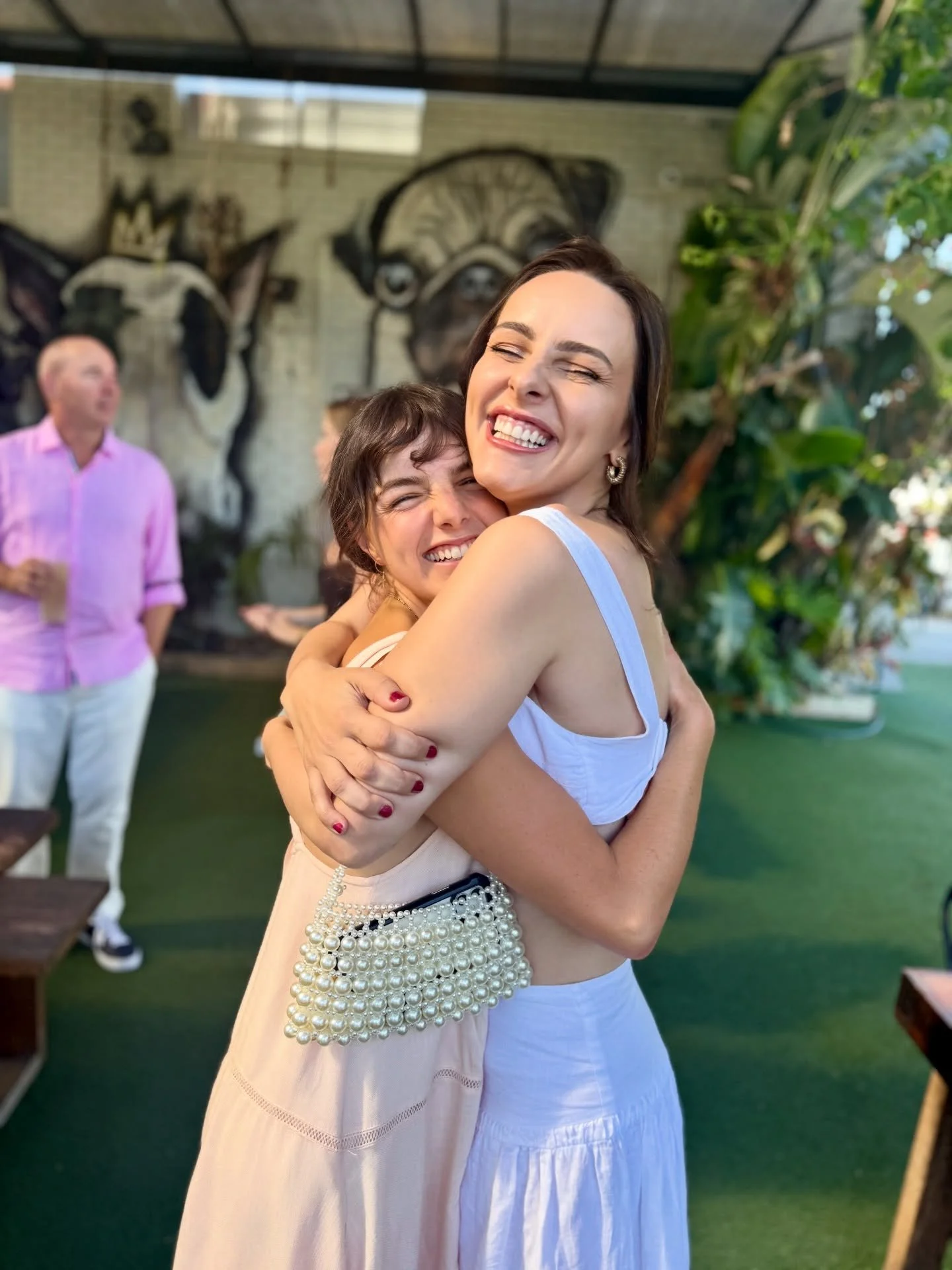 #CreatingArtists #ChristmasParty happy snaps Part 1 ✨ Thank you to everyone who showed up yesterday!!!! We were overwhelmed with how many artists came ❤️ It was such a wonderful vibe filled with so much love 🥰