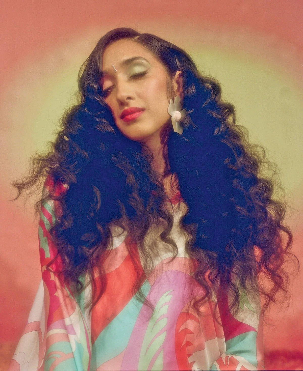 Love and Yearning in Raveena Aurora's "Mystery" 