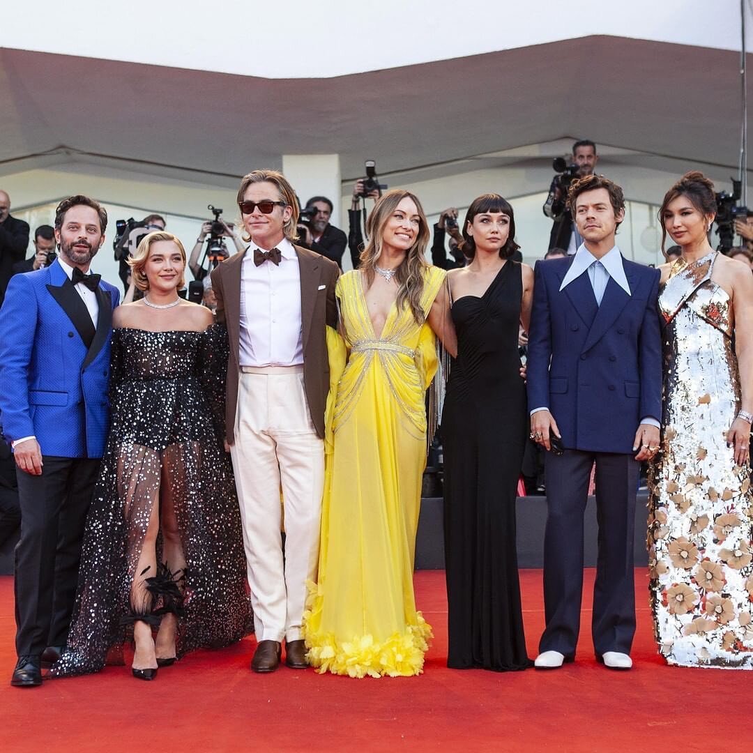 Throwback! When the dazzling cast of #DontWorryDarling hit the Venice International Film Festival Red Carpet. 

Don&rsquo;t miss the star-studded psychological thriller, in cinemas now

#Venezia79 #DontWorryDarling #WarnerBrosUK #WarnerBros