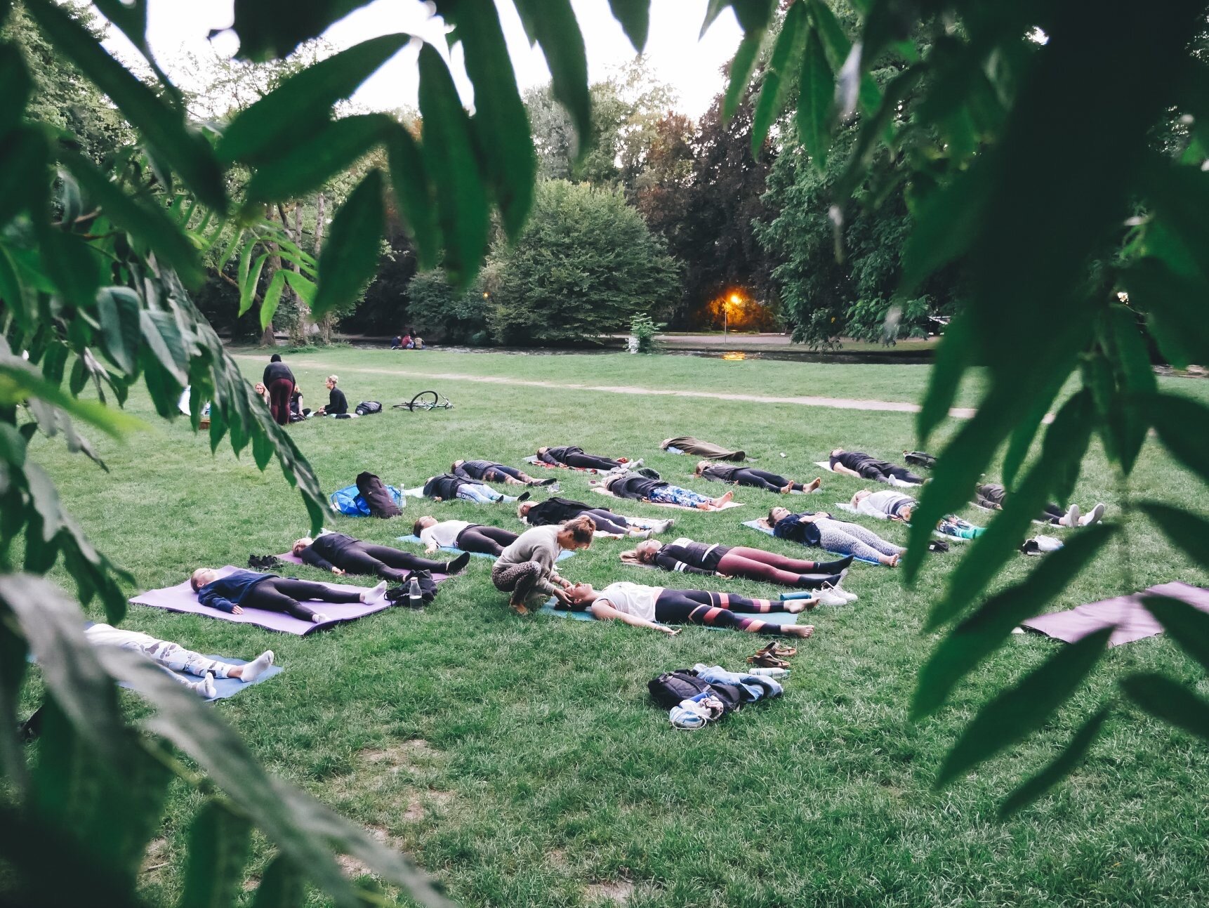 Morning Bliss | Outdoor Yoga im Rosengarten