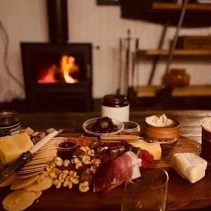 Getting married in the Blue Mountains? 
Keep the romance flowing with a relaxing stay at @thewhitebarn_bm based in Medlow Bath. 
Enjoy those first few days of married life with some cheese, your favourite bottle of red, curled up by the fire.