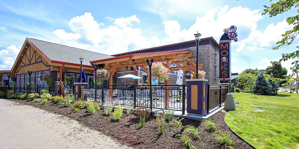 Monk's Bar & Grill Outdoor Bar Wisconsin Dells, Wisconsin — Friede