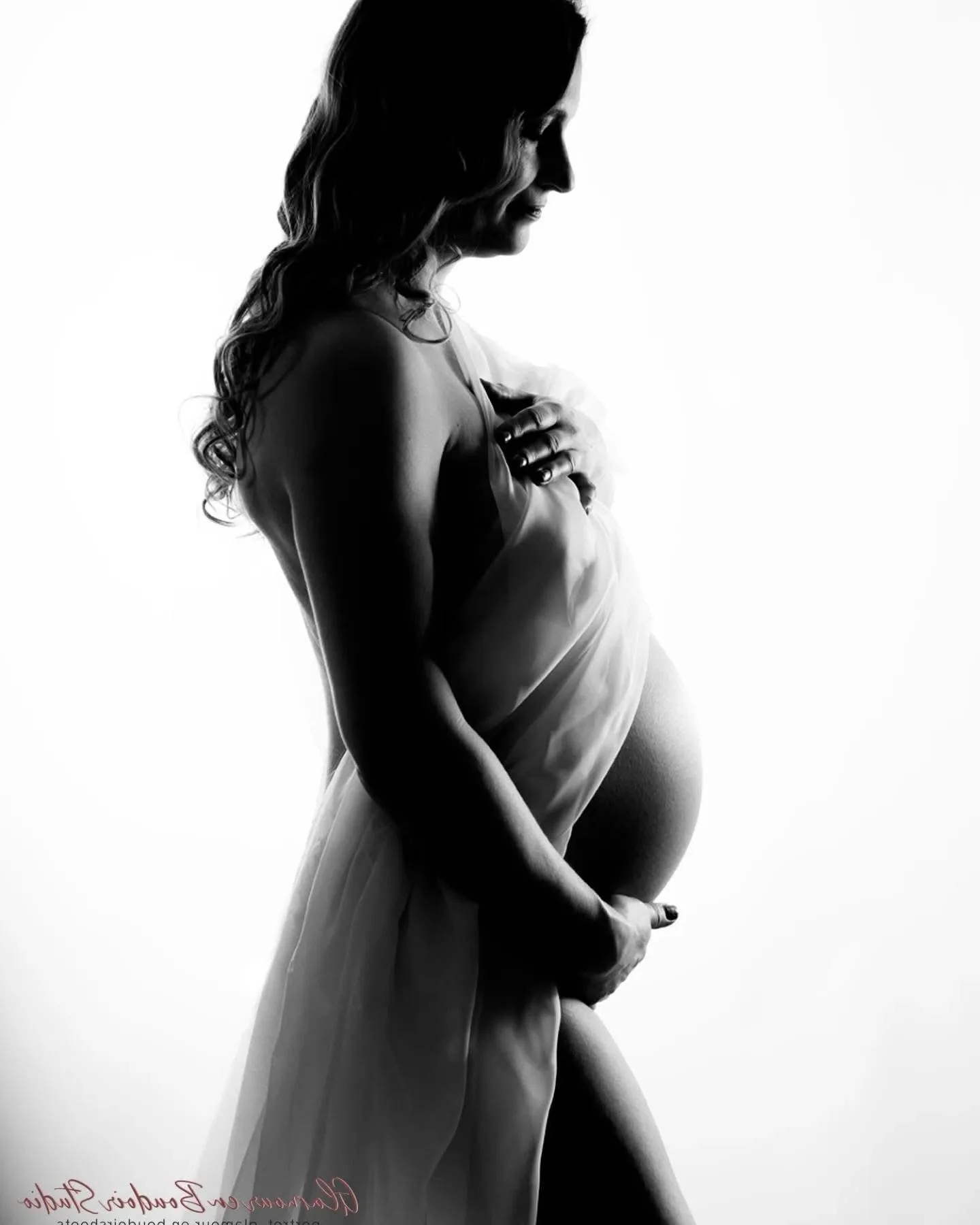 Tijdloos en toch zo tijdelijk&hellip;
Zwangerschaps foto&rsquo;s zijn zo belangrijk.
Het is maar een korte periode en je voelt je zo anders.
Geniet van het leven dat groeit.
❤️❤️❤️