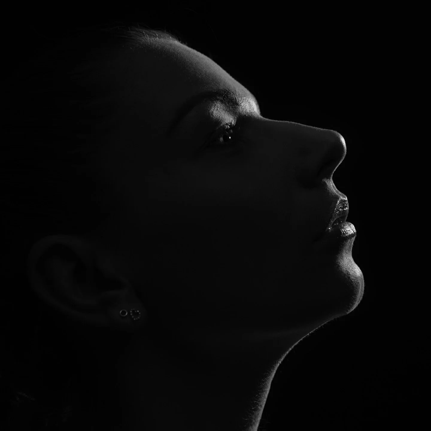 Dit is succes voor mij:
Een vrouw die tevreden de studio uitgaat met een enorme zelfvertrouwen boost.
Een proef shoot die niet perfect hoeft te zijn maar waar er lol gemaakt wordt.
Een heerlijk rommel in de studio omdat we zo lekker bezig zijn met he