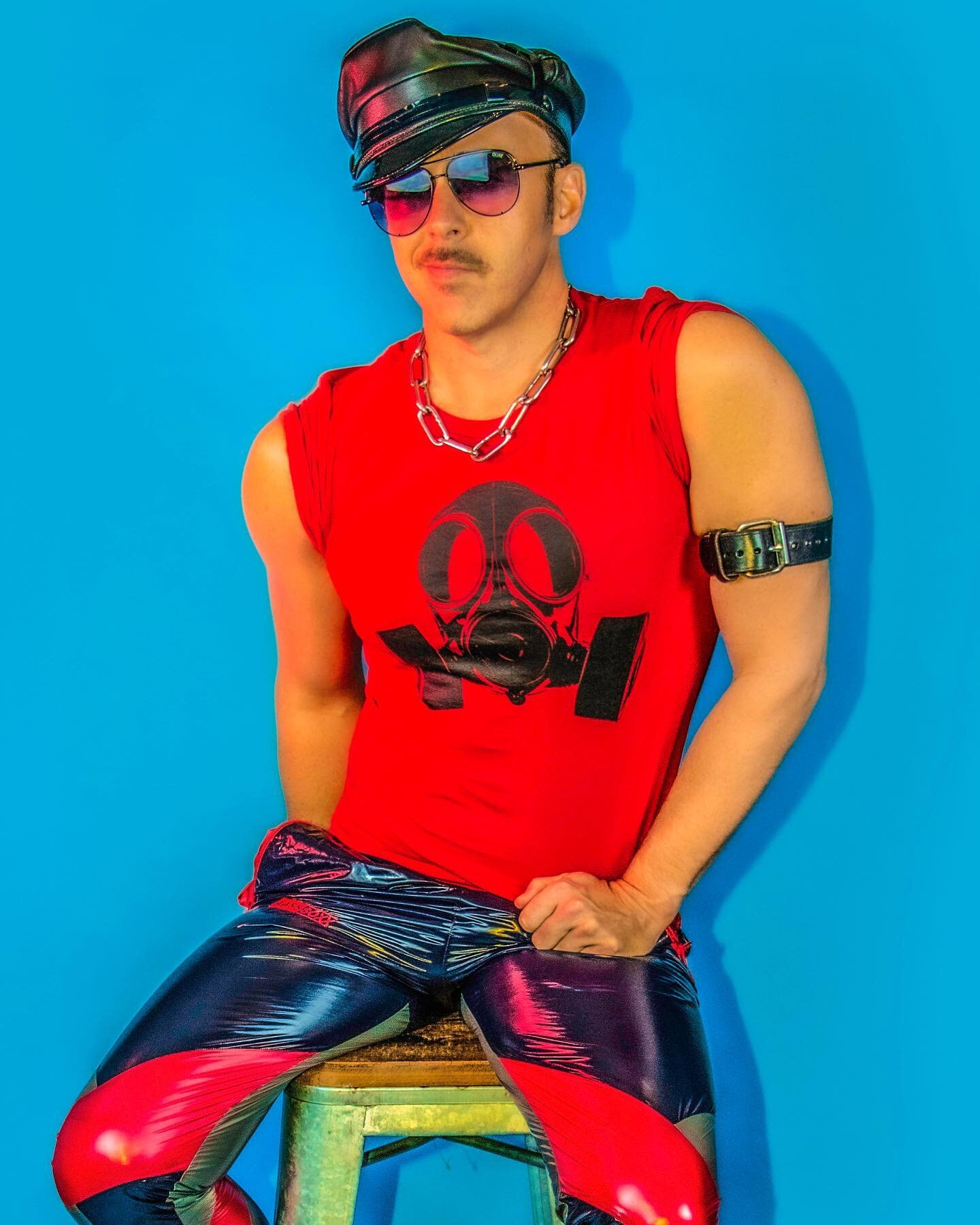 Got Mask? Here's our MASK MAN Tee. Red &amp; black &amp; weird &amp; fun! Perfect for heading out to the club &mdash; or church social!  Start the summer  off with a splash of kink!
Peachykings.com

#gaskmask 
#maskfetish #rubberdrone #folsomberlin