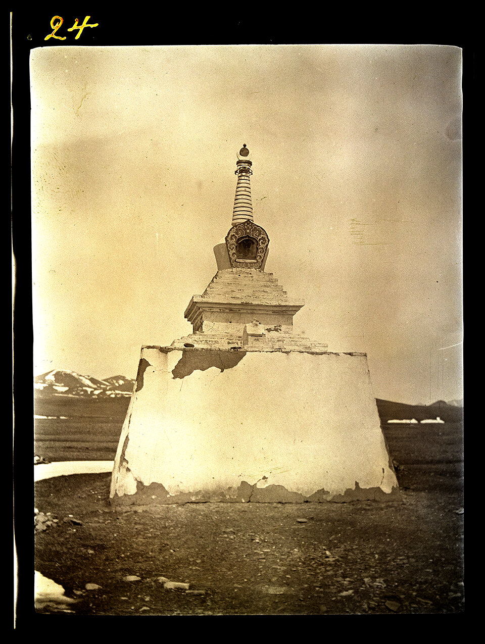 Tsuberuks (Chortans) outside Maimaiching. Urga, 17 April 1913.