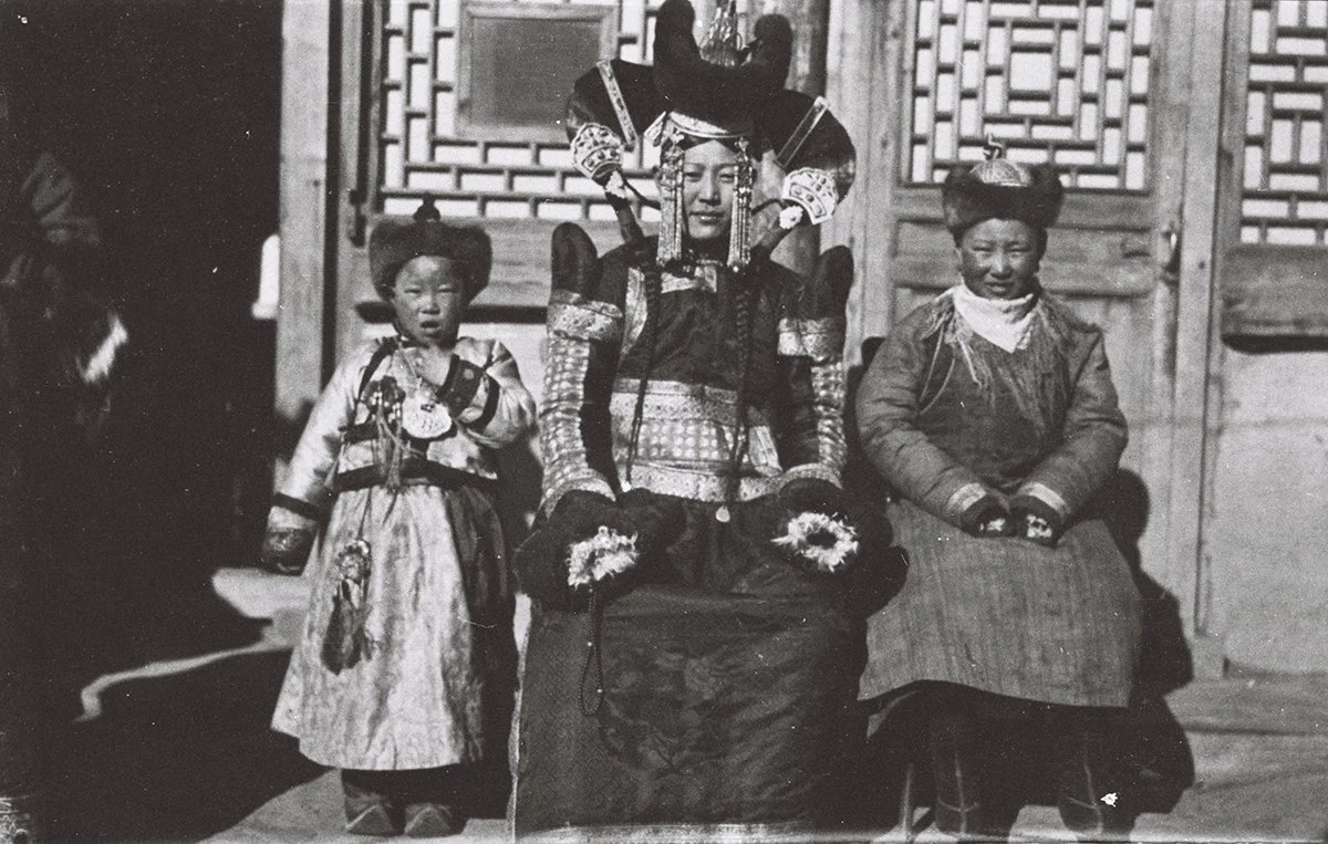  Mon. Lady &amp; two children, the boy Damba Dorji, febr 1912/TAR 