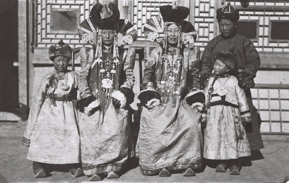  3 Mong. Women &amp; two children of the Darkhang Noying &amp; Lobsen Yantsang famely, Tsagan tsar, febr 1912/TAR 