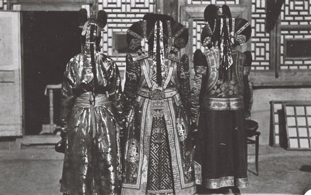  3 Mong. Ladies dressed for Tsagan Sar, seen fr. Behind 1912/TAR 