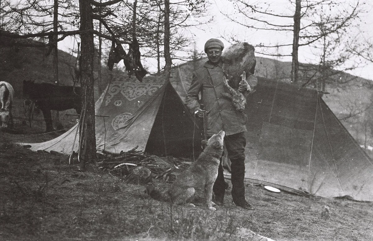  O.M. with Sib. Deerhound Brgas &amp; roedeer, march 1912/TAR 