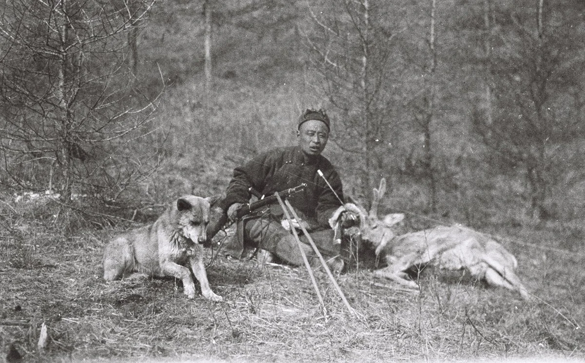  Lobsen Yantsang with roebuck and Sib. Dear hound, March 1912/TAR 