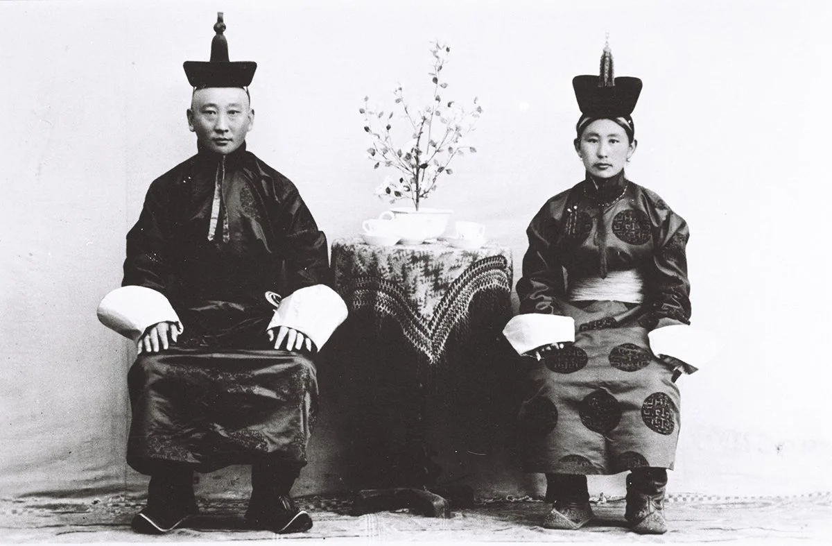  Lama with a girl, about 1920/CHI 