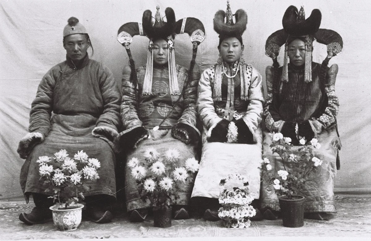  Shiar, his two sisters, Lobsen Yantsang’s sister. About 1920/CHI 