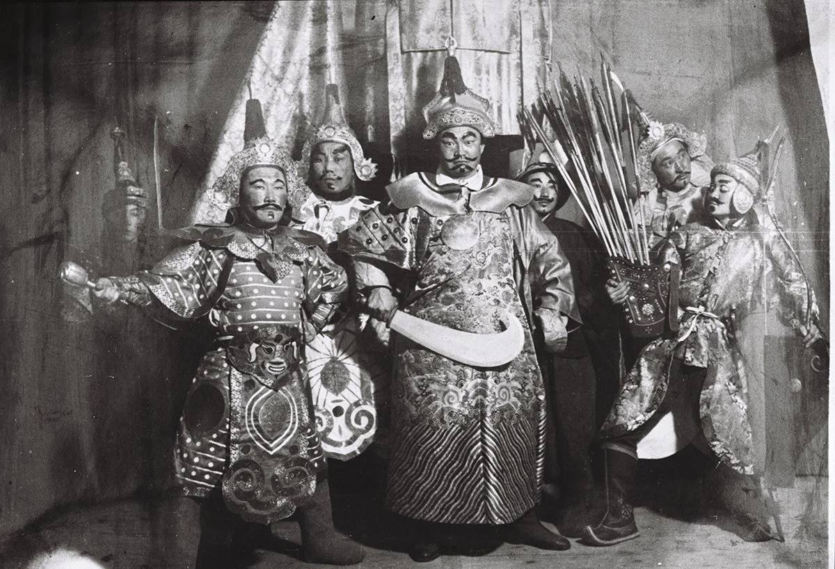  Old warrior types at the Mong. Theatre, Urga 1926-7/Schönauer 