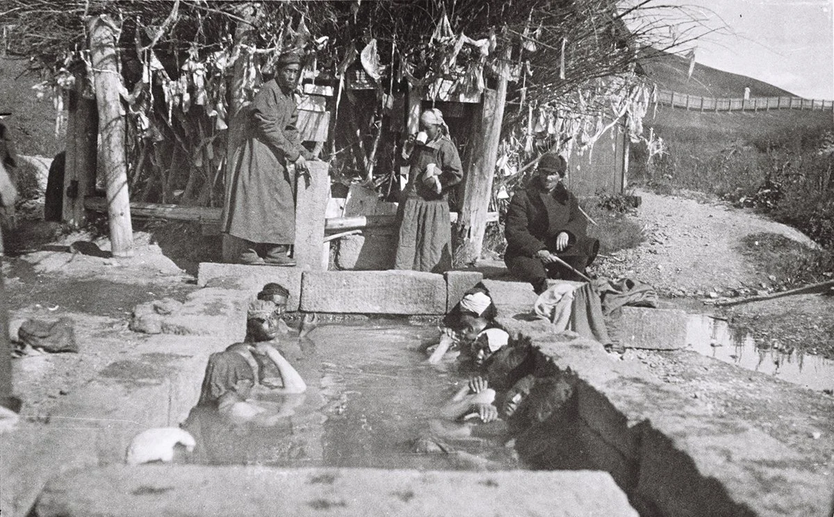  Bathing in a healing well, Barga Arshan, about 1930/Holmes 