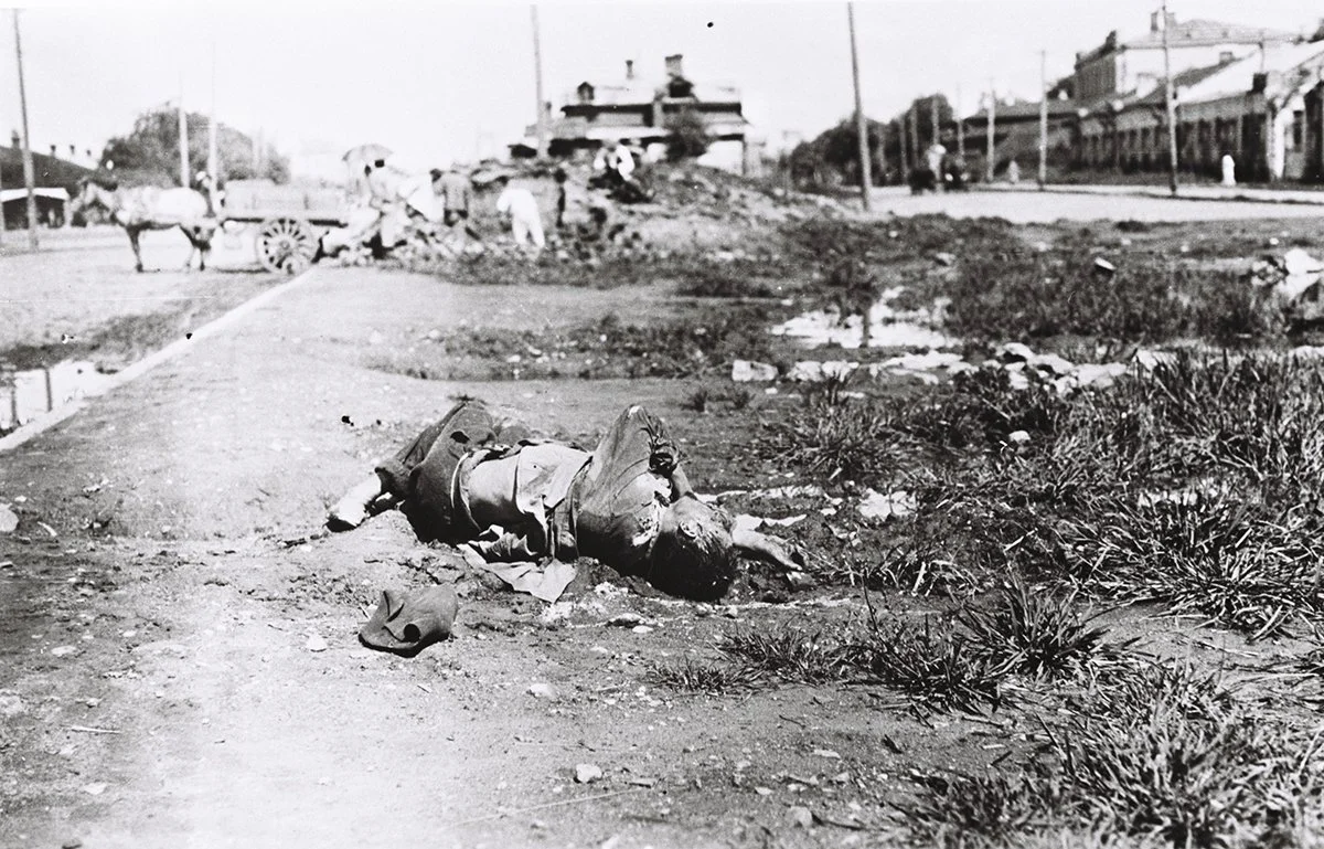  Russian dying of cholera on the Diagonalnaya, Harbin 1932/Holmes 
