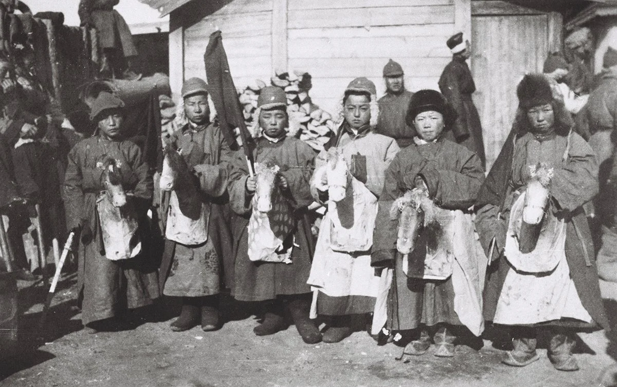  Mong. Theatre troup children’s street demonstration, Urga 1926-7/Schönauer 