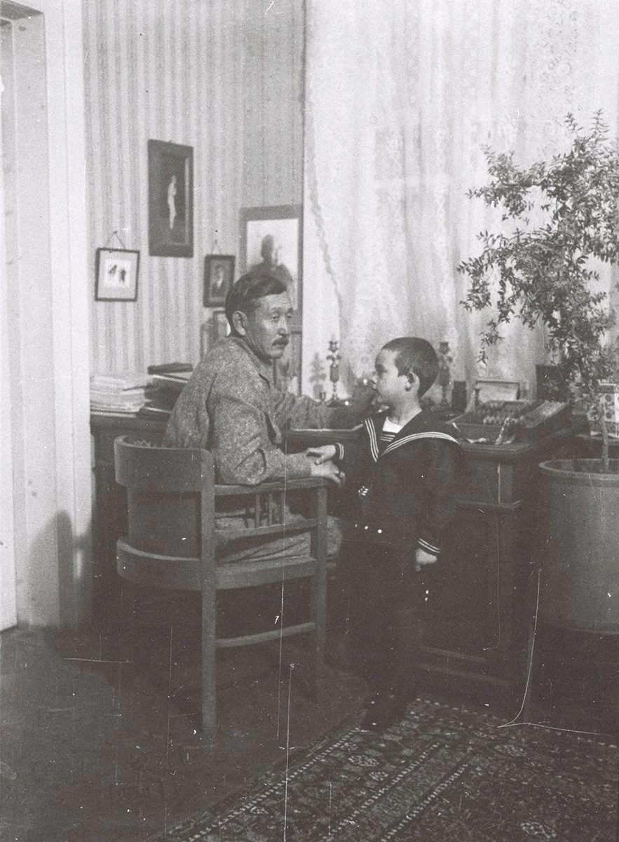  S. G. Badmajapoff &amp; his son Gava. Urga about 1925/Schönauer 