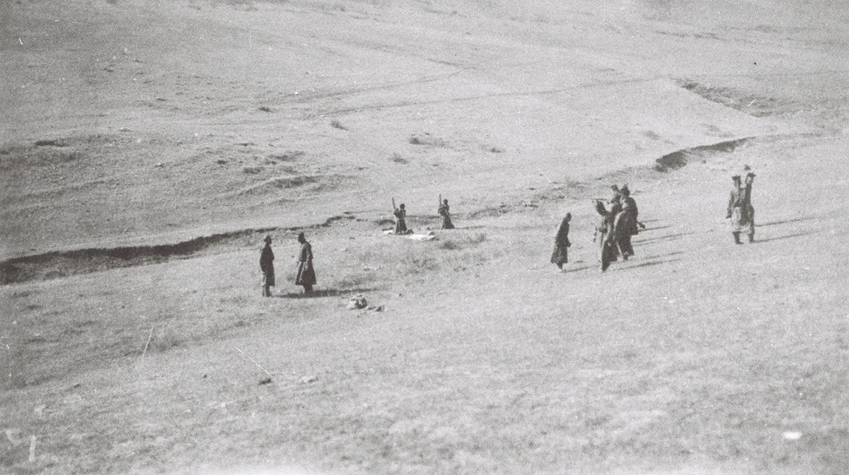  The prisoners tied to the poles, the shootin/H. Lucander 