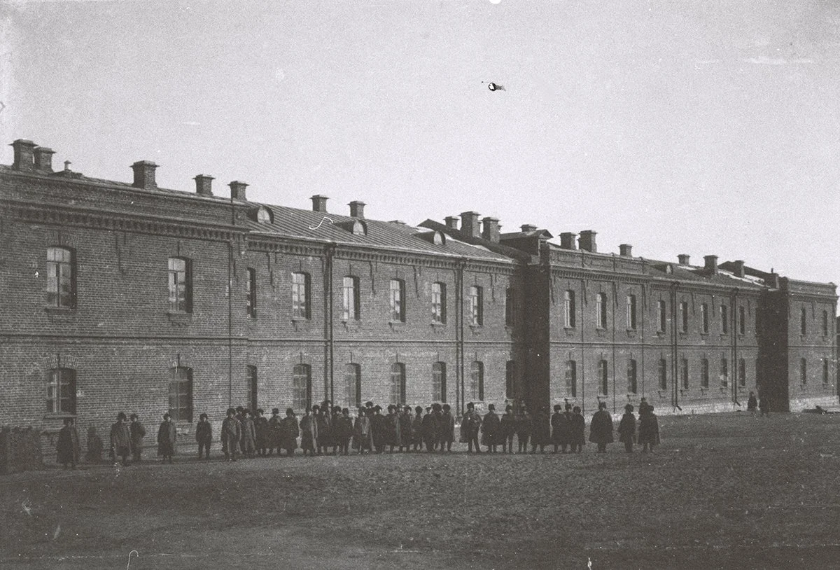  New. Russ. Barracks at Kiachta, soldiers outside. 1913/RUS 