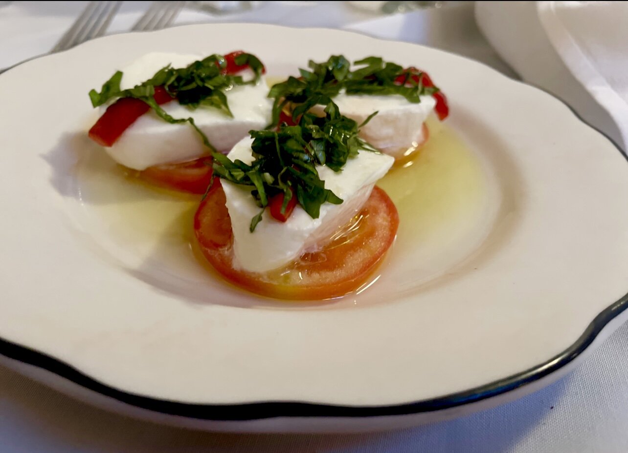 The most fresh Caprese 🍅
.
.
.
.
.
#foodlover #foodgasm #homemade #dinner #italy #foodpic #foodie #foodporn #italian #cheese #yum #restaurant #yummy #delicious #instafood #photooftheday #eat #love #foodphotography #eeeeeats #caprese #tomato #mozzare