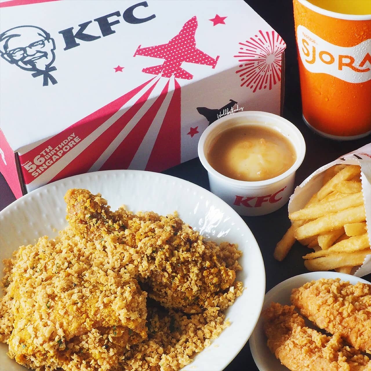 Cerealsly delicious creation from @kfc_sg.

The crunchy cereal was bursting in buttery and curry fragrance, well-balanced of sweet and savoury. The chicken are coated with special spices to add a hint of spiciness. Featuring Cereal Box in 1st photo (