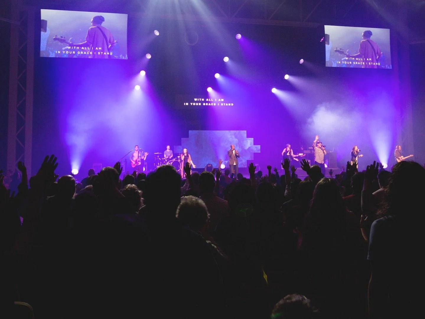 Changing the LED industry&mdash;one innovation at a time 💡

From concert halls, to cruise ships, to churches, squareV LED walls are now installed across the U.S. and around the world.

We helped push the industry forward by eliminating fragile ribbo