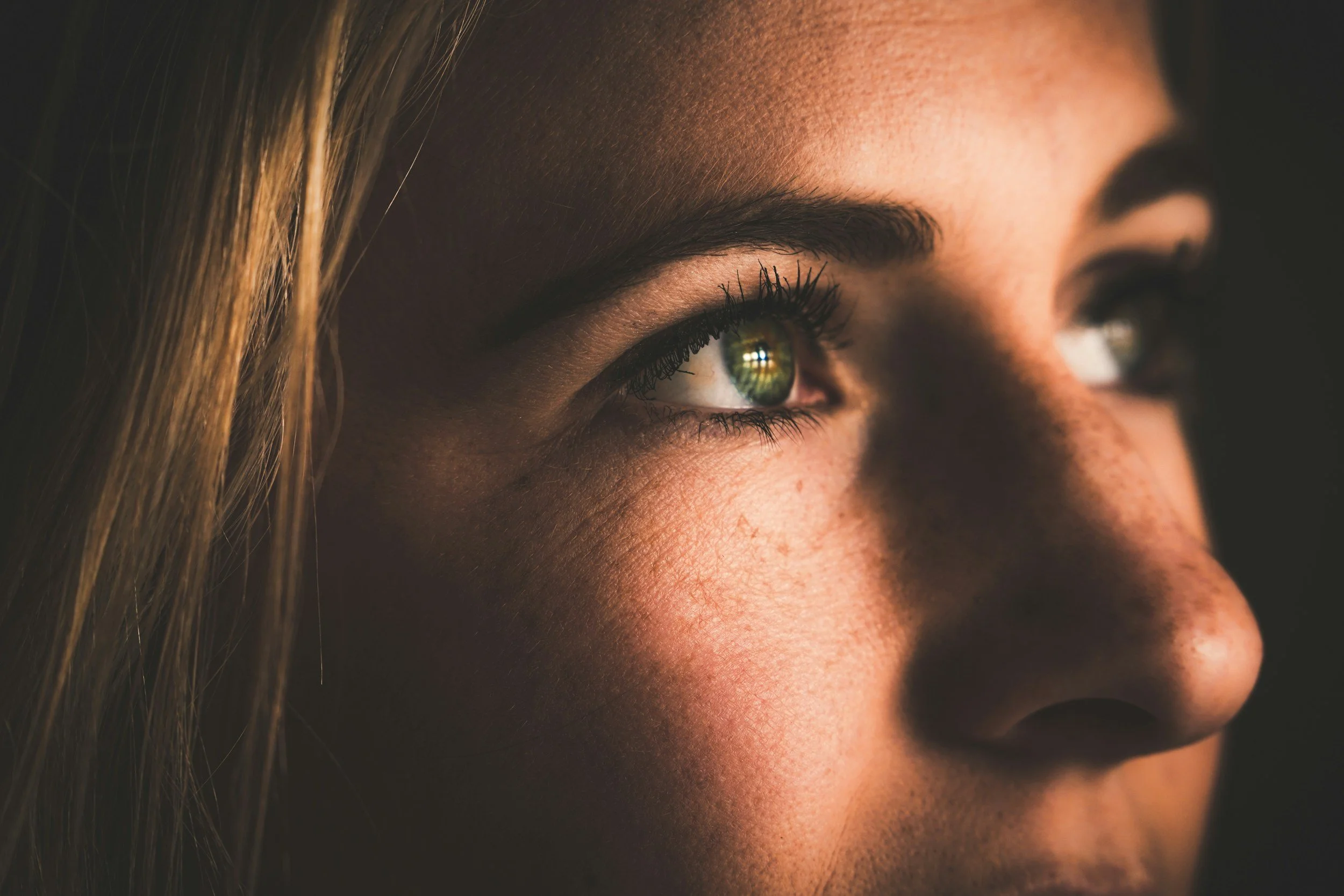 The Science Behind Eye Movements in ART Therapy