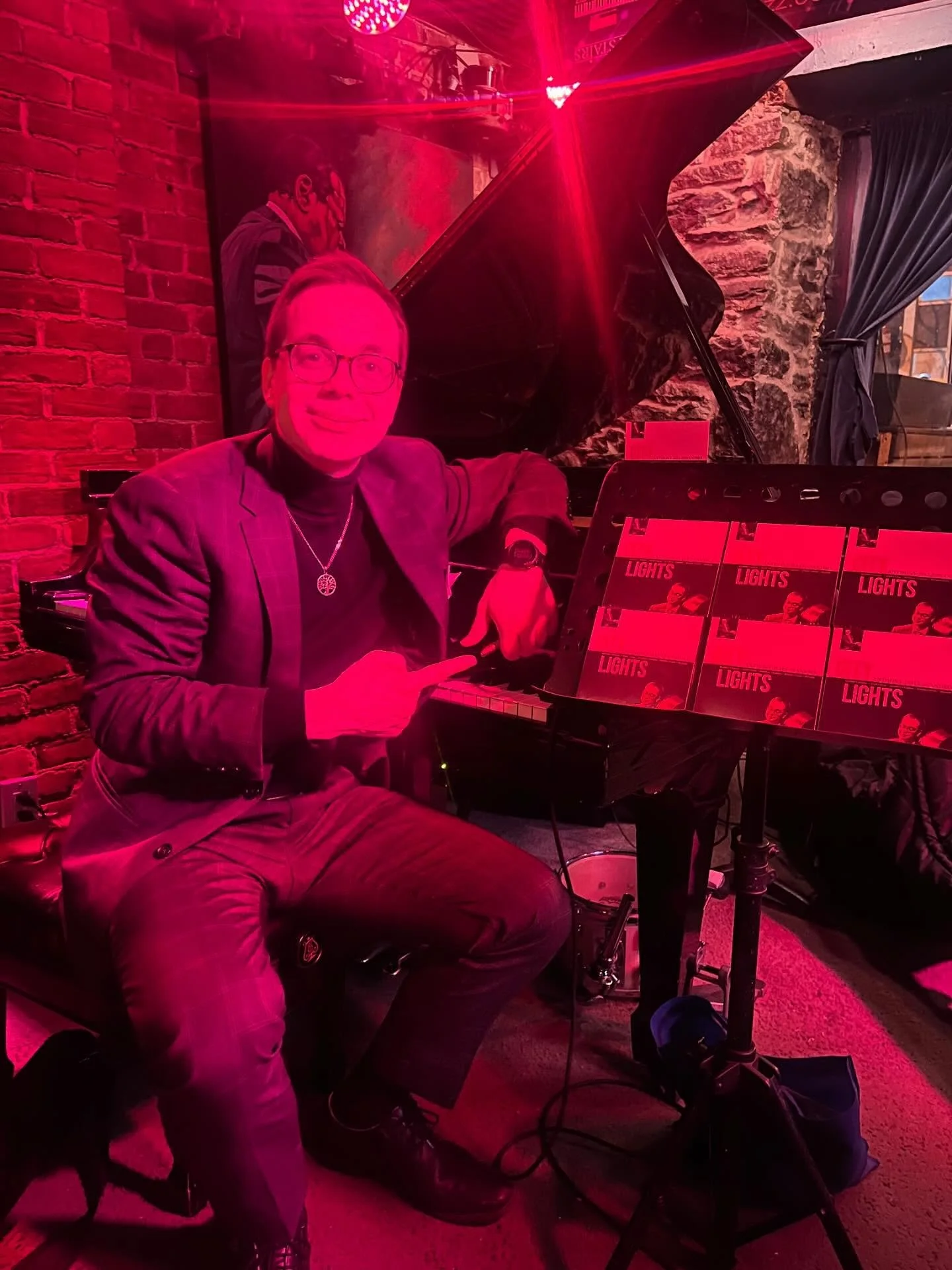 Montreal, it&rsquo;s always a pleasure! 🎶🎵🎹 A great joy to play two sold out shows to a buzzing Montreal audience last night releasing my new record #CityLights! 

Big thanks @upstairsjazz and to a marvellous band:

@rafaelsalazarmusic 🎺
@devon.g