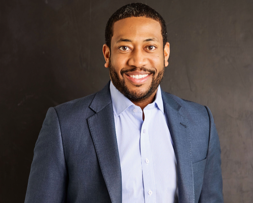 What to Wear to Your Headshot Session: The Real Answer From a Photographer Who Has Seen It All