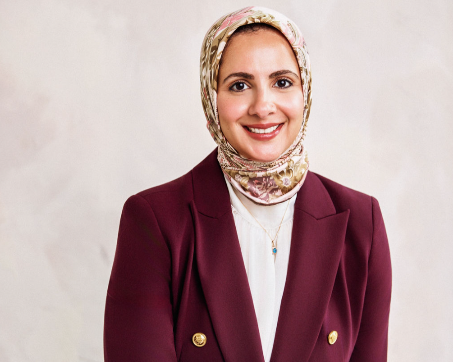 What a Professional Headshot Session in Naperville Includes (Hair, Makeup, and a Same-Day Reveal)