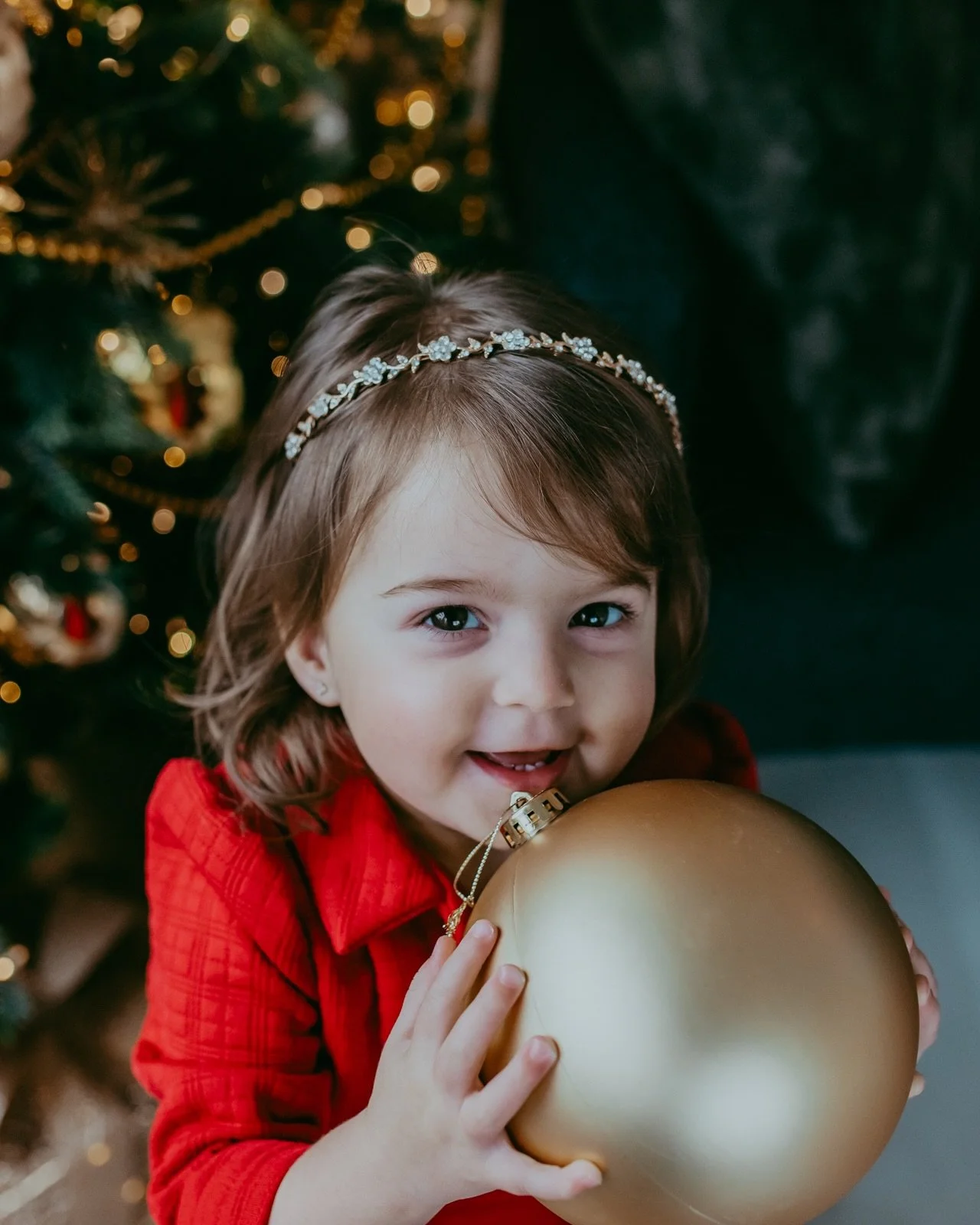 How many sleeps left until Christmas?! 🎄✨
Because judging by these faces, the excitement is REAL 😄🎅

-&mdash;&mdash;
#ottawalifestylephotographer&nbsp;#ottawaphotographer&nbsp;#familyphotography&nbsp;#ottawafamilyphotographer #ottawanewbornphotogr