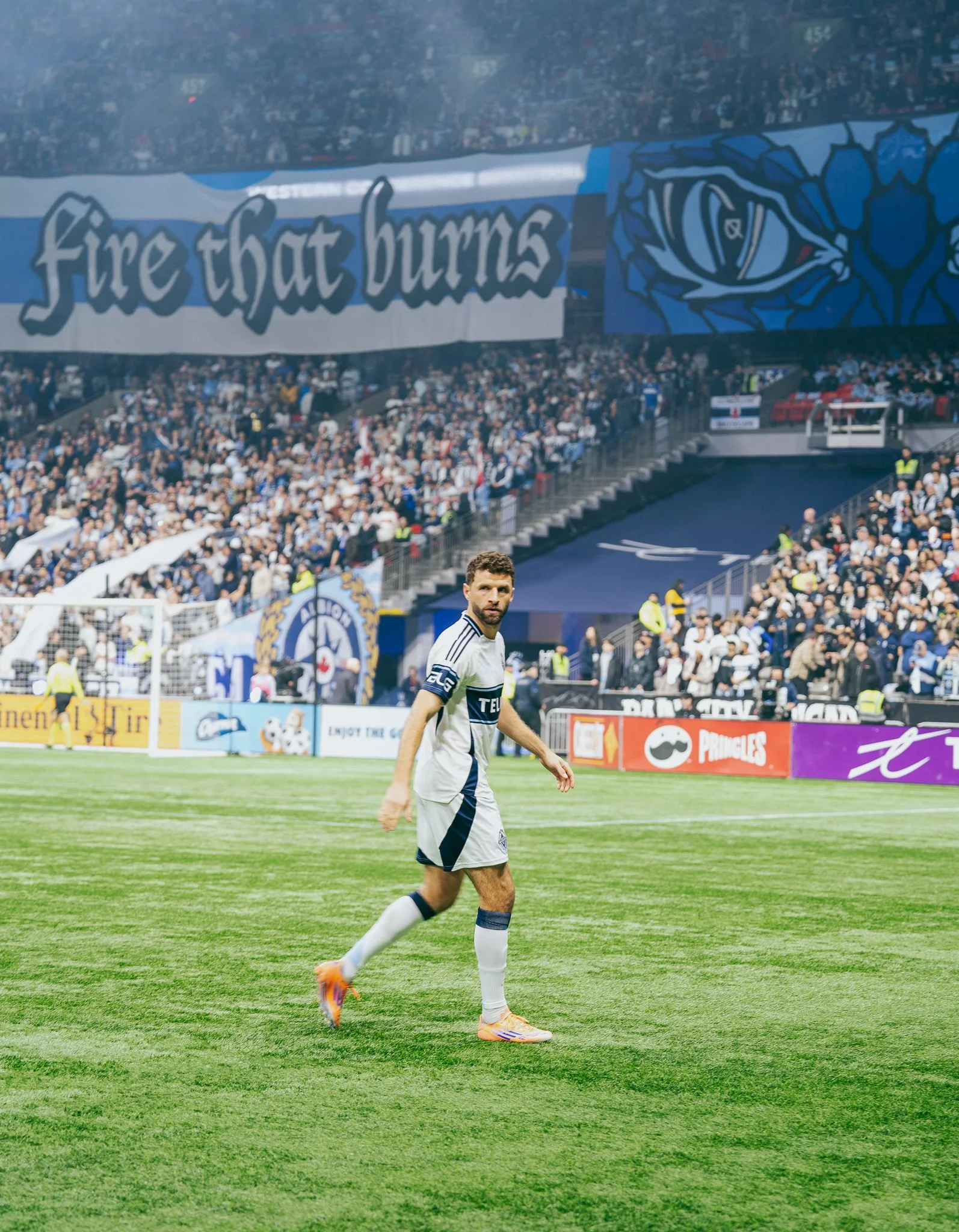 Thomas Müller prepares for battle.