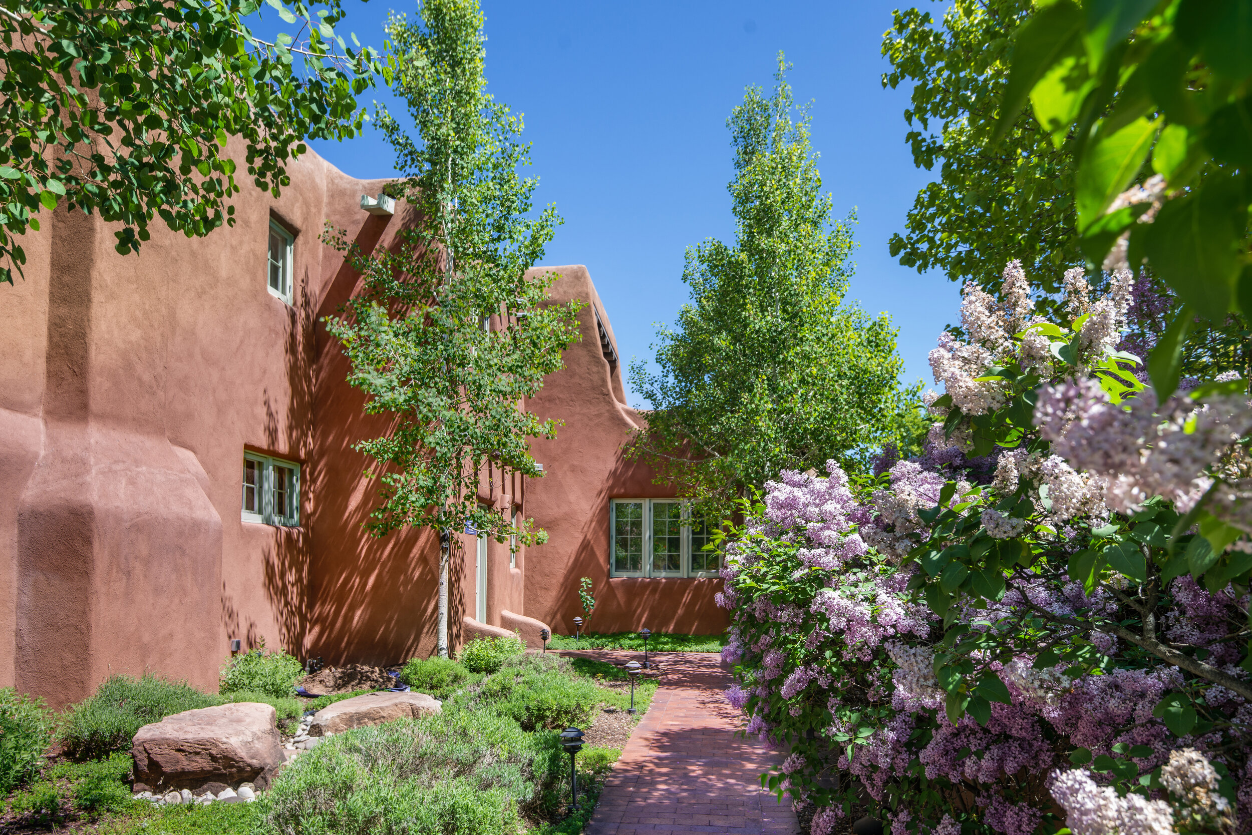 Contact — The Lyon Group