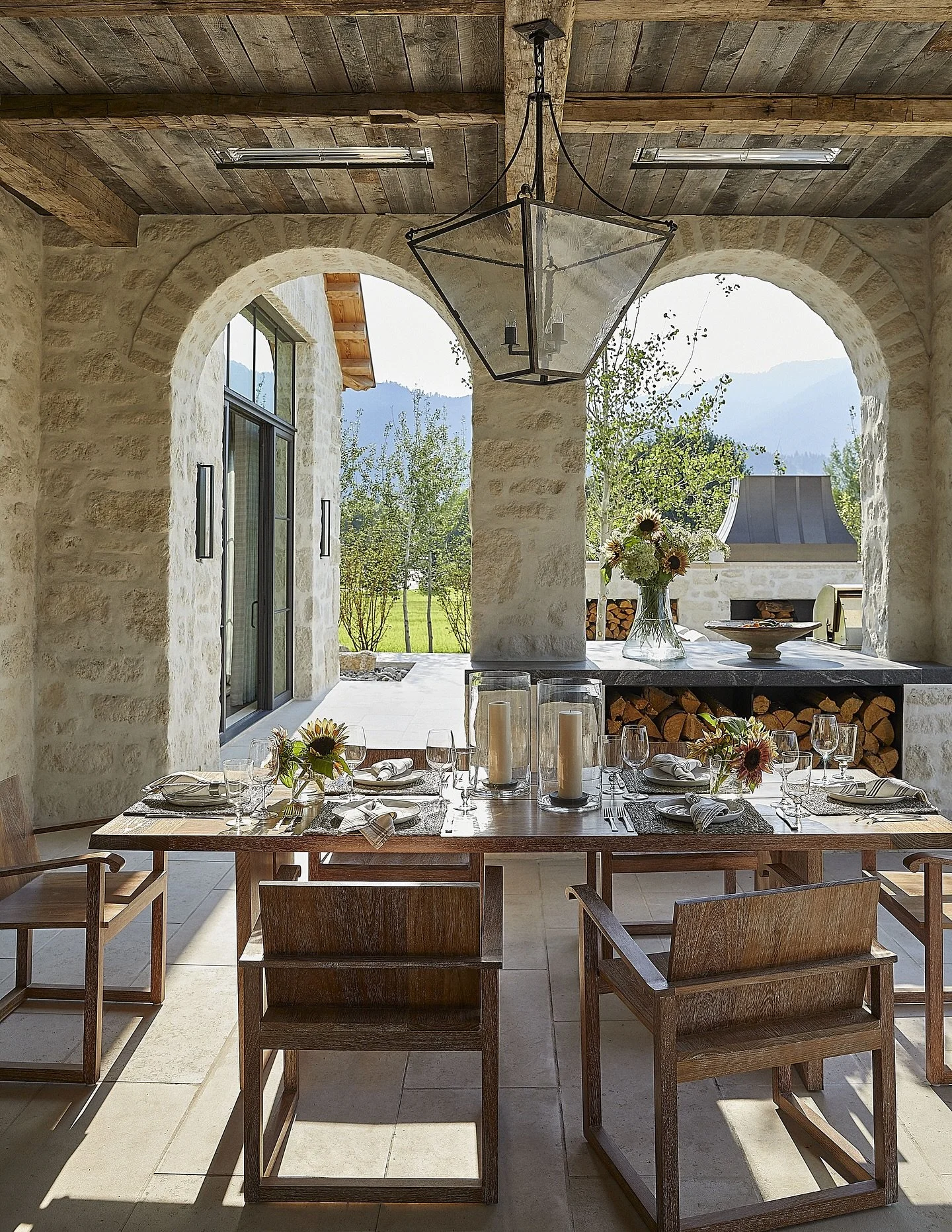 RESIDENTIAL ARCHITECTURE
*CERTIFICATE OF MERIT*
More than 5,000 square feet

Architect:
VERA ICONICA ARCHITECTURE
Denver, Colorado

SNOW STONE
Jackson, Wyoming

Snow Stone reflects the enduring principles of classical architecture&mdash;proportion, h