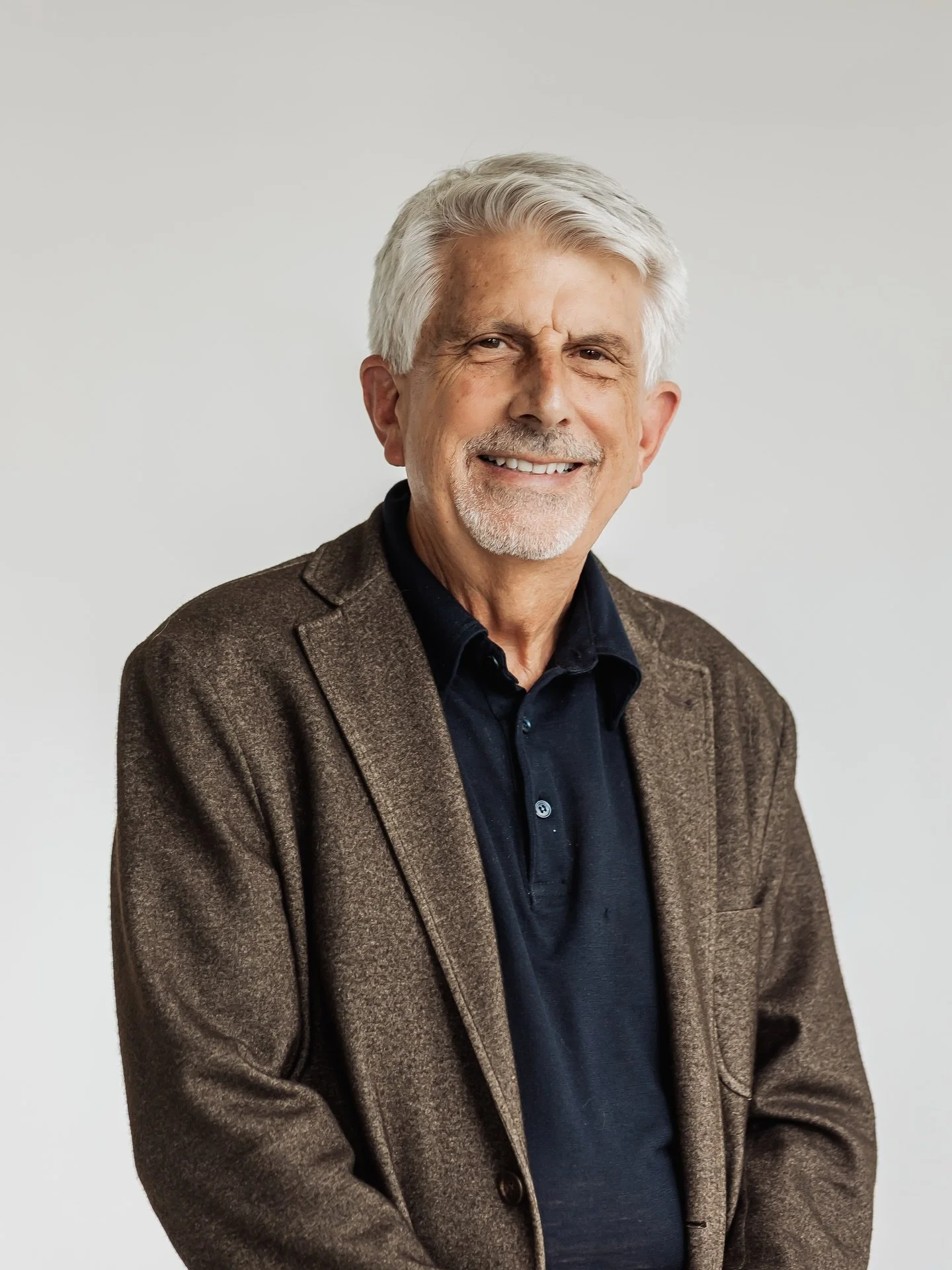 2025 JBA BOARD OF DIRECTOR AWARD WINNER- THE CLINTON FAMILY FUND MEDAL

ERIC MANDIL
Founder and Managing Principal, Mandil Inc.

Eric Mandil, AIA, NCARB, ICAA, founded his Denver-based design practice in 1980. Since then, he has been creating award-w