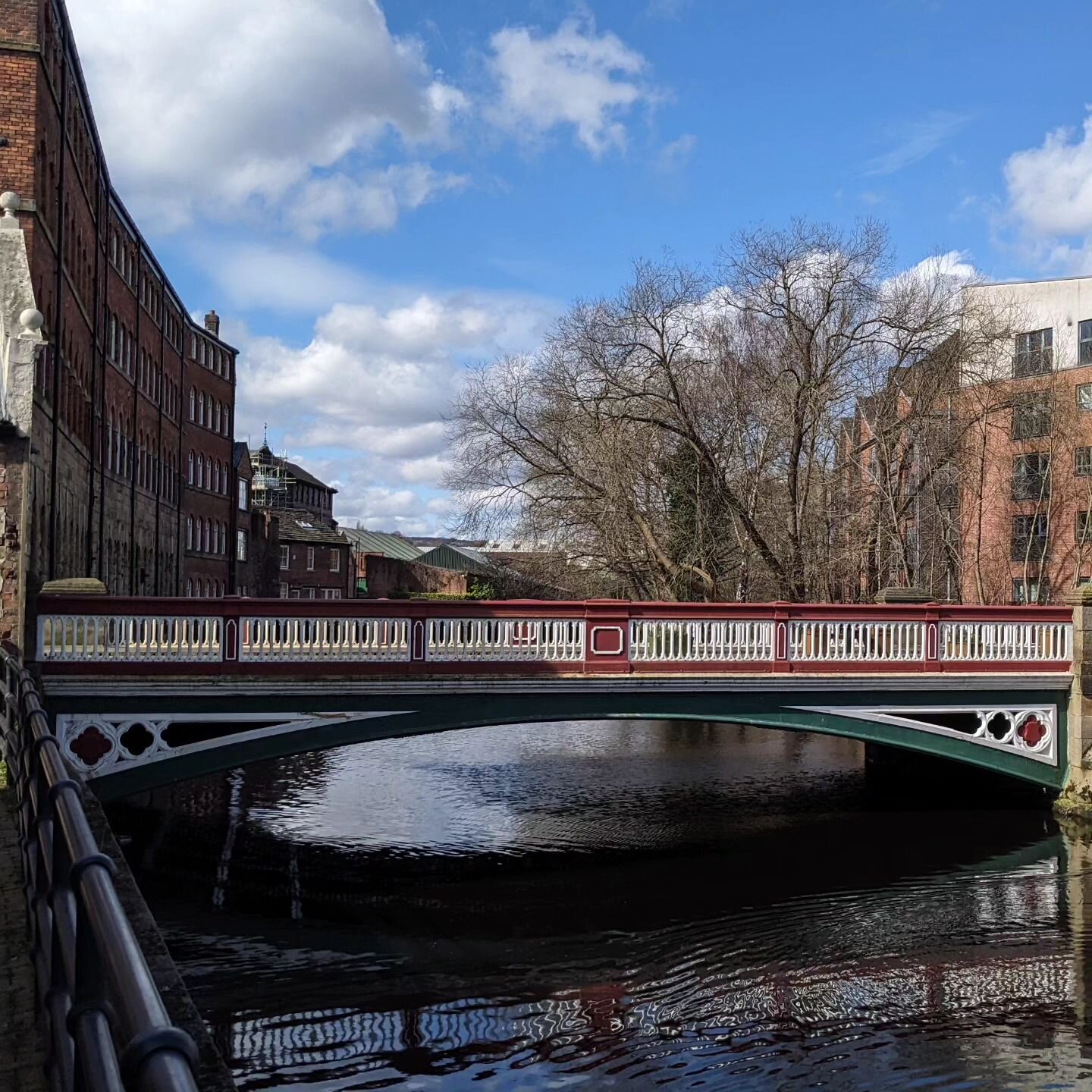 Ball Street Bridge looking lovely in today's sun 

#kelhamisland #neepsend #sheffield #whatsonsheffield #visitsheffield #visityorkshire #industrialheritage #bridge #river #riverdon #upperdonwalk